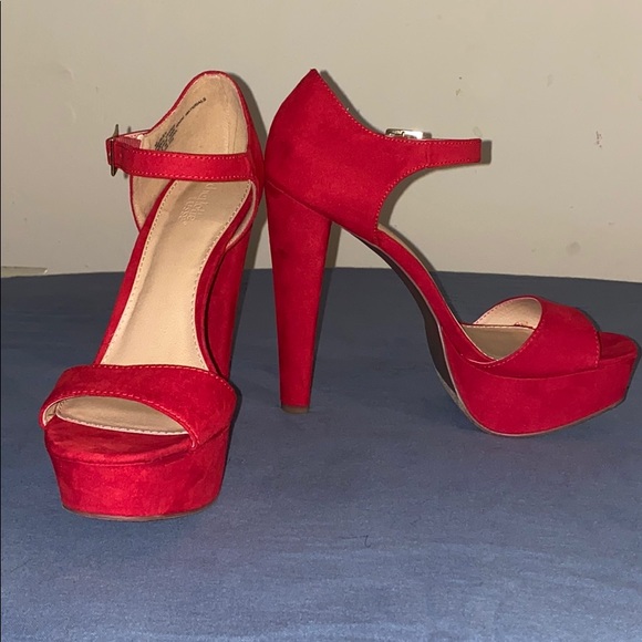 Red platform heels - Picture 2 of 3